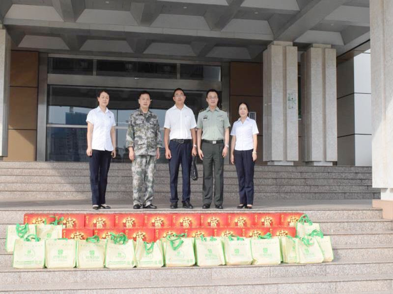 信泰慰問(wèn)暖人心，軍民建設(shè)一家親